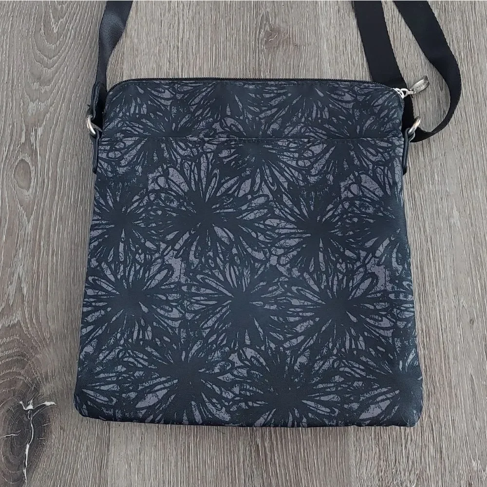 BAGGALLINI GO BAGG in ONYX FLORAL